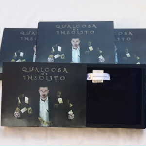 Deluxe Edition. Video + T-shirt, Qualcosa di insolito